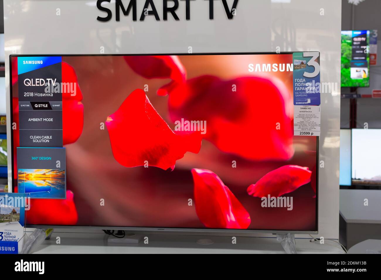 Tiraspol, Moldawien - 19. Januar 2019: Samsung-Fernseher im Elektronikgeschäft Hi-Tech in Tiraspol. Stockfoto