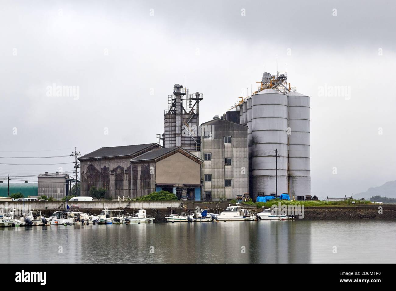 中国物産（株）, Industriegebäude am Hafen von Kasaoka, Präfektur Okayama, Japan Stockfoto