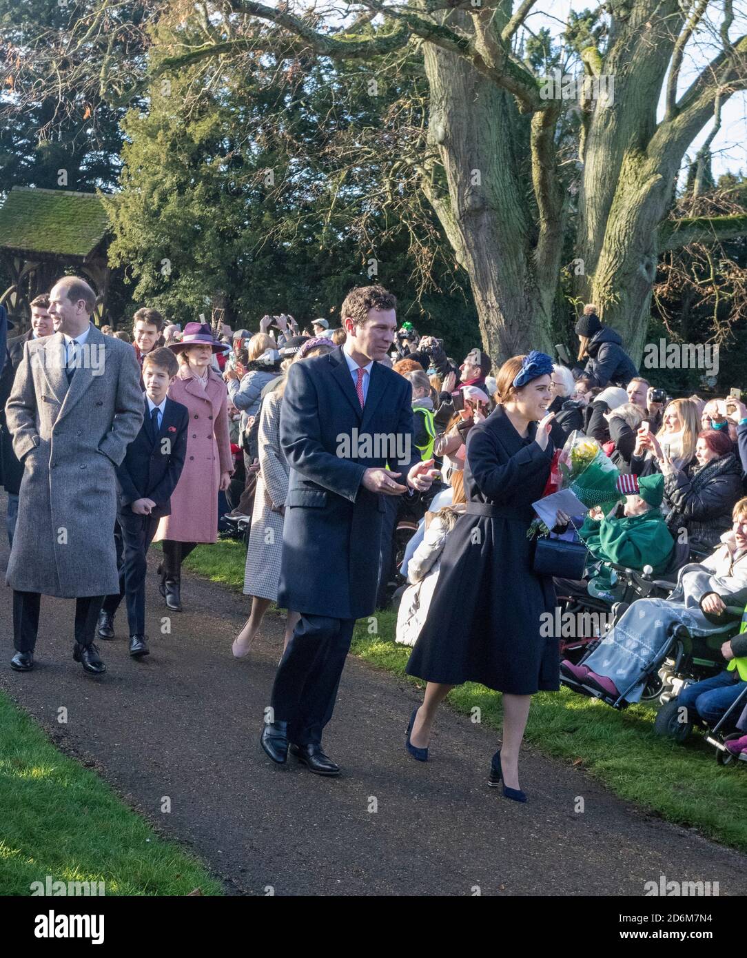 Prinzessin Eugenie & Jack Brooksbank Rückkehr von Kirche am Weihnachtstag 2019 auf dem Sandringham Estate in Norfolk, Großbritannien Stockfoto