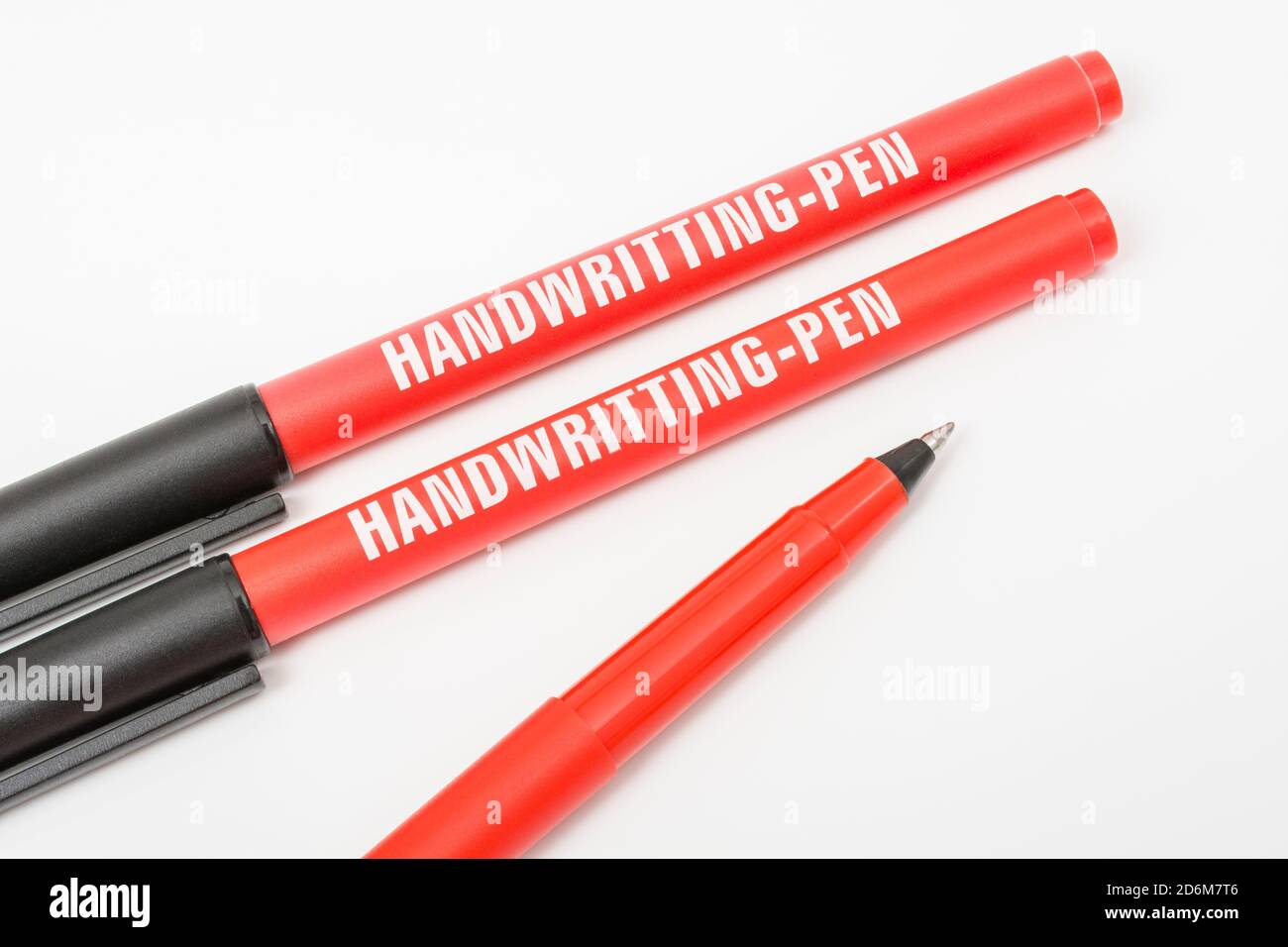 Eigene Marke Poundland Roller Stifte mit Wort 'Handschrift' falsch  geschrieben auf einem off-white b/g. Für Tippfehler, Druckfehler, schlechte  Schreibweise, schlechtes Englisch, Schreibfehler Stockfotografie - Alamy