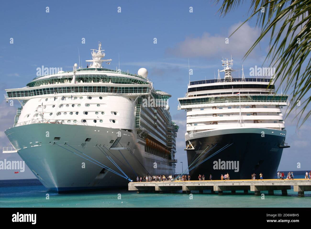 Riese das größte Schiff je nach Länge. Die größten und längsten Schiffe. Stockfoto