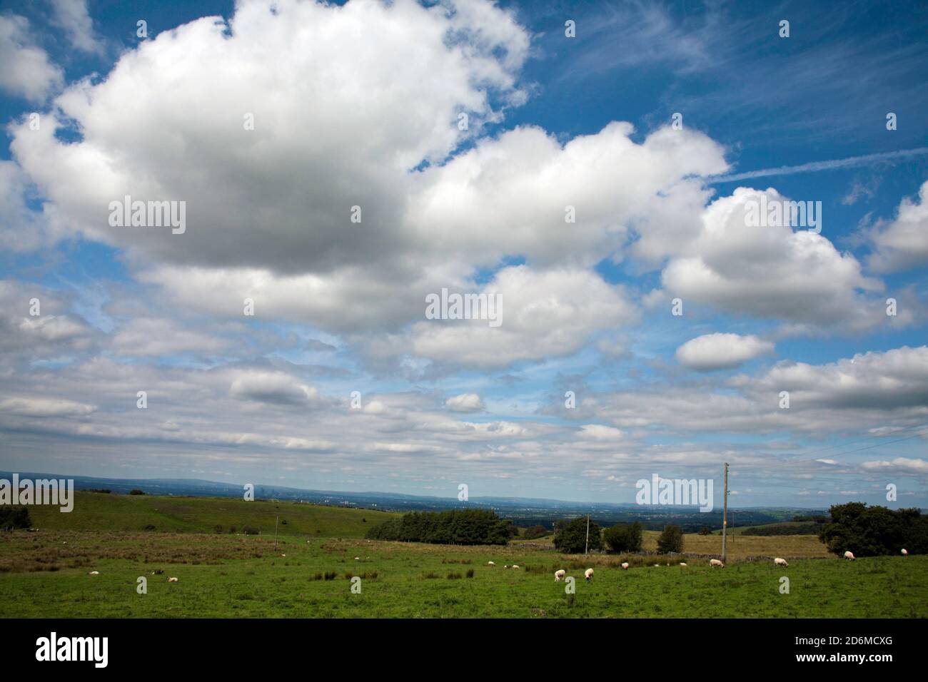 Wolke, die über die Cheshire Plain von der Moorside Lane aus gesehen Lyme Handley in der Nähe von Poynton Cheshire England Stockfoto