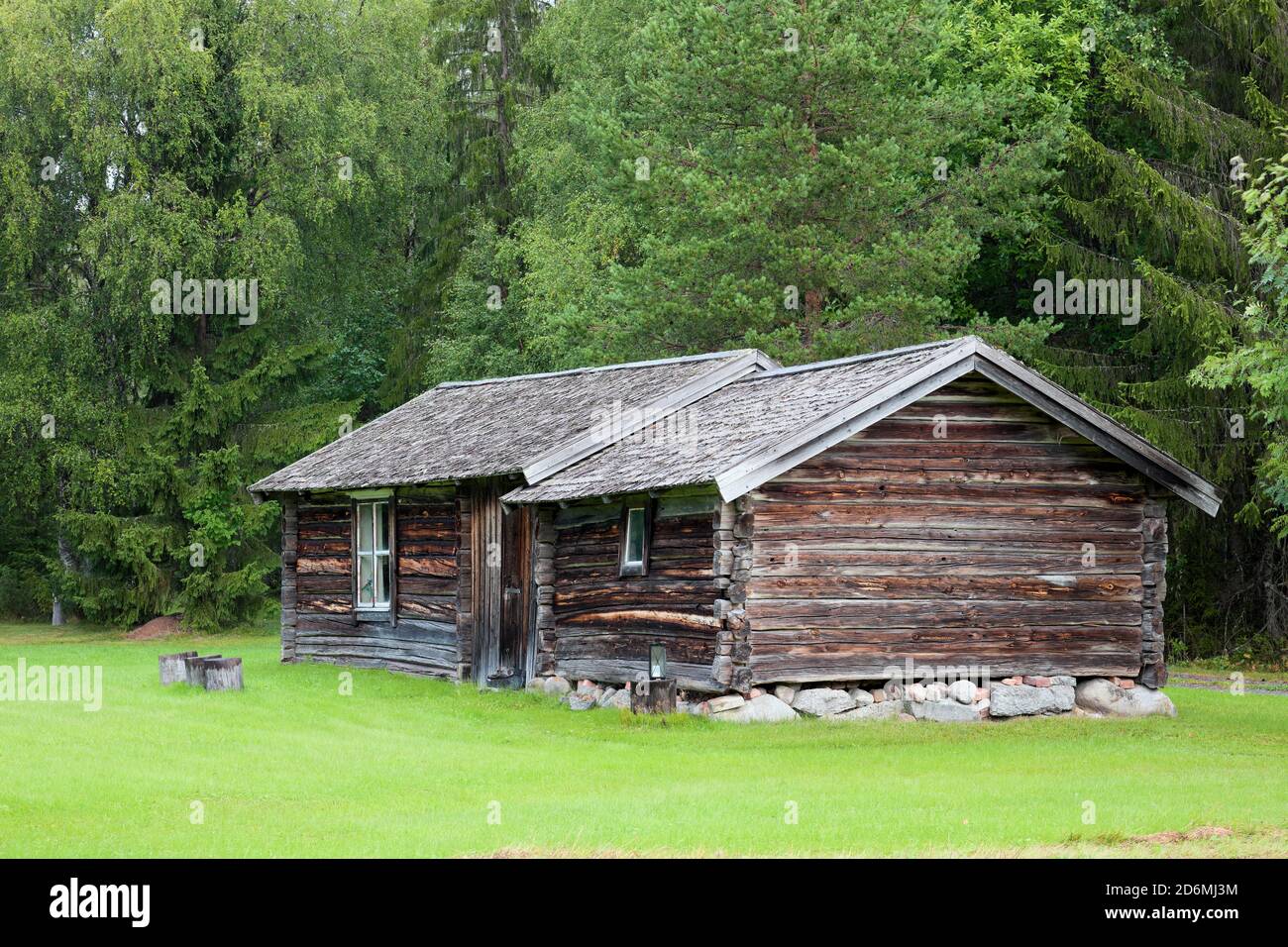 Alte Holzhäuser nördlich von Östersund, Jämtland, Schweden Stockfoto