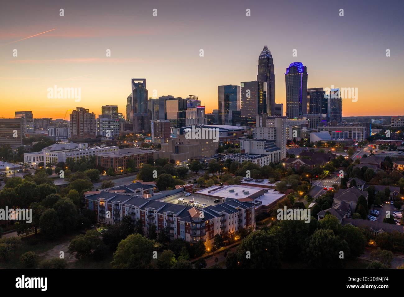 Die wunderschöne Skyline von Charlotte, North Carolina bei Sonnenuntergang von Elizabeth aufgenommen Stockfoto