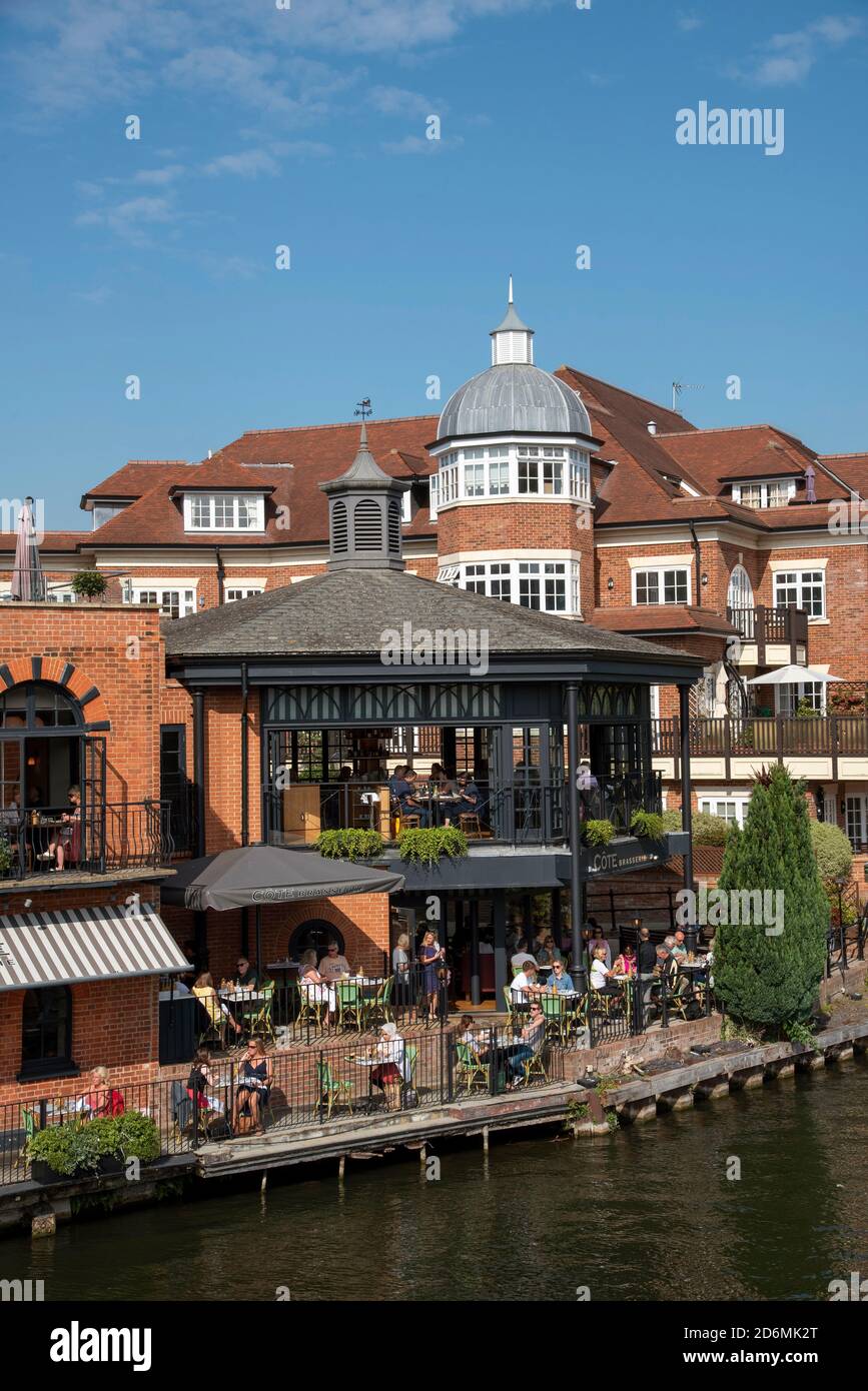 Eton, Buckinghamshire, England, Großbritannien. 2020. Ein Überblick über die Themse bei Eton von der Windsor, Berkshire Seite dieses berühmten Flusses. Brauch Stockfoto