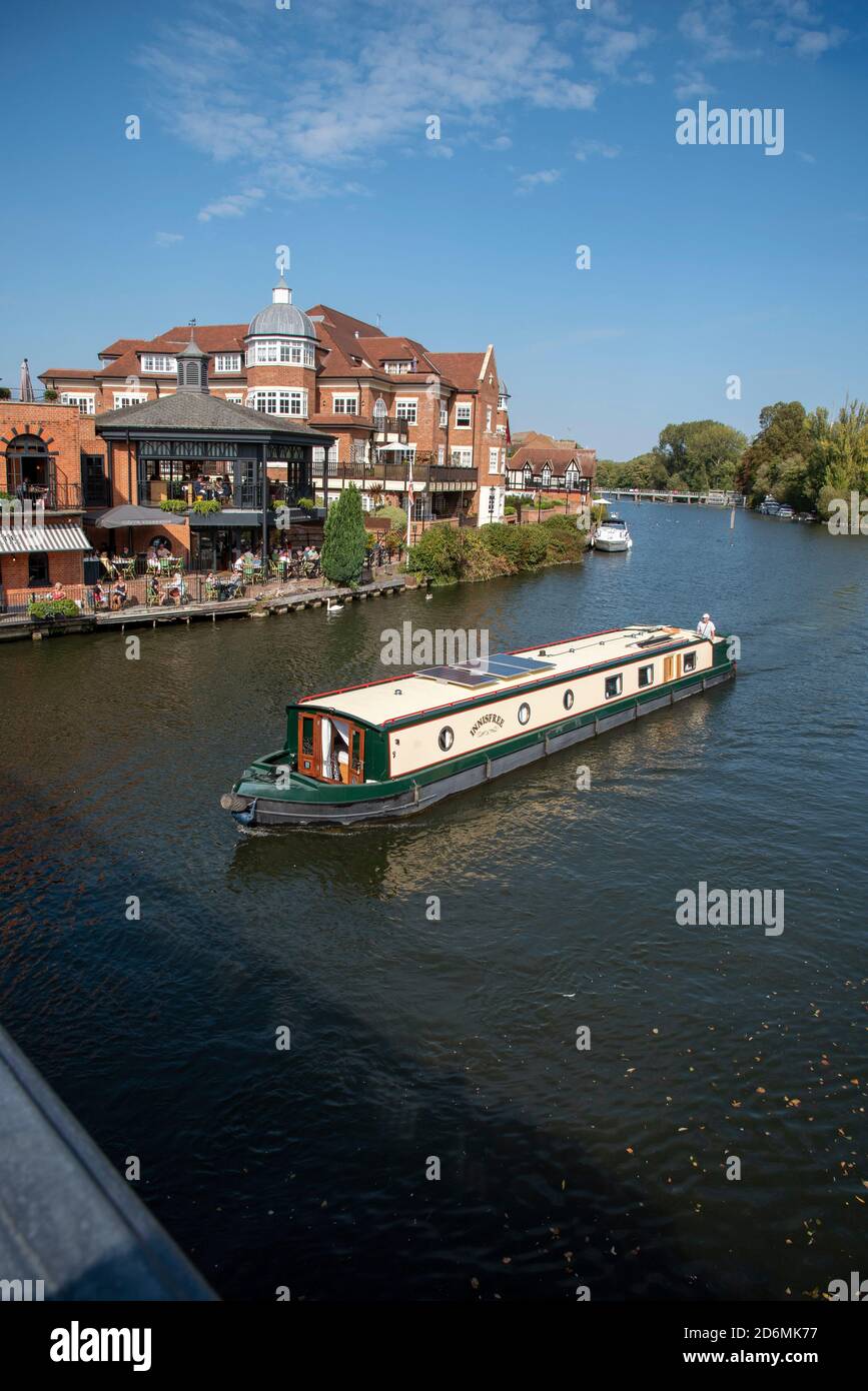 Eton, Buckinghamshire, England, Großbritannien. 2020. Ein Überblick über die Themse bei Eton von der Windsor, Berkshire Seite dieses berühmten Flusses aus gesehen. Schmal Stockfoto