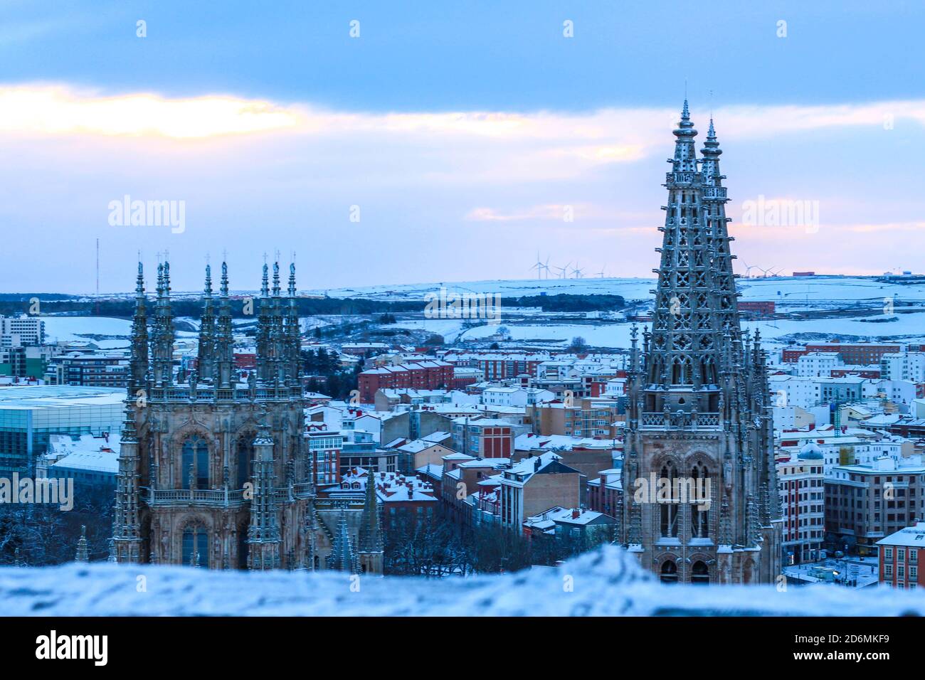 Vistas de la catedral de Burgos con nieve Stockfoto