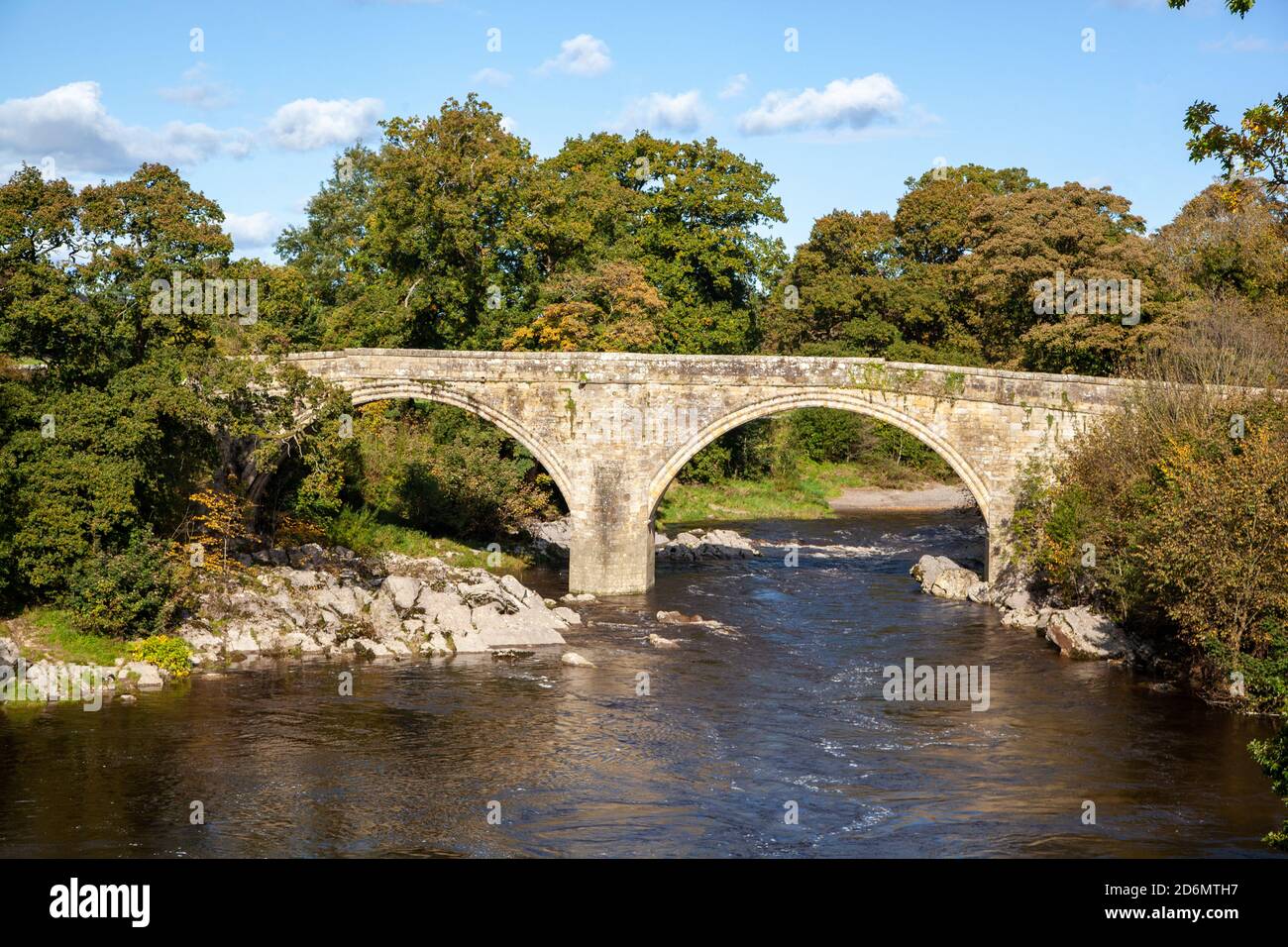 Mittelalterliche Teufelsbrücke über den Fluss Lune bei Kirkby Lonsdale Im Yorkshire Dales Nationalpark England Stockfoto