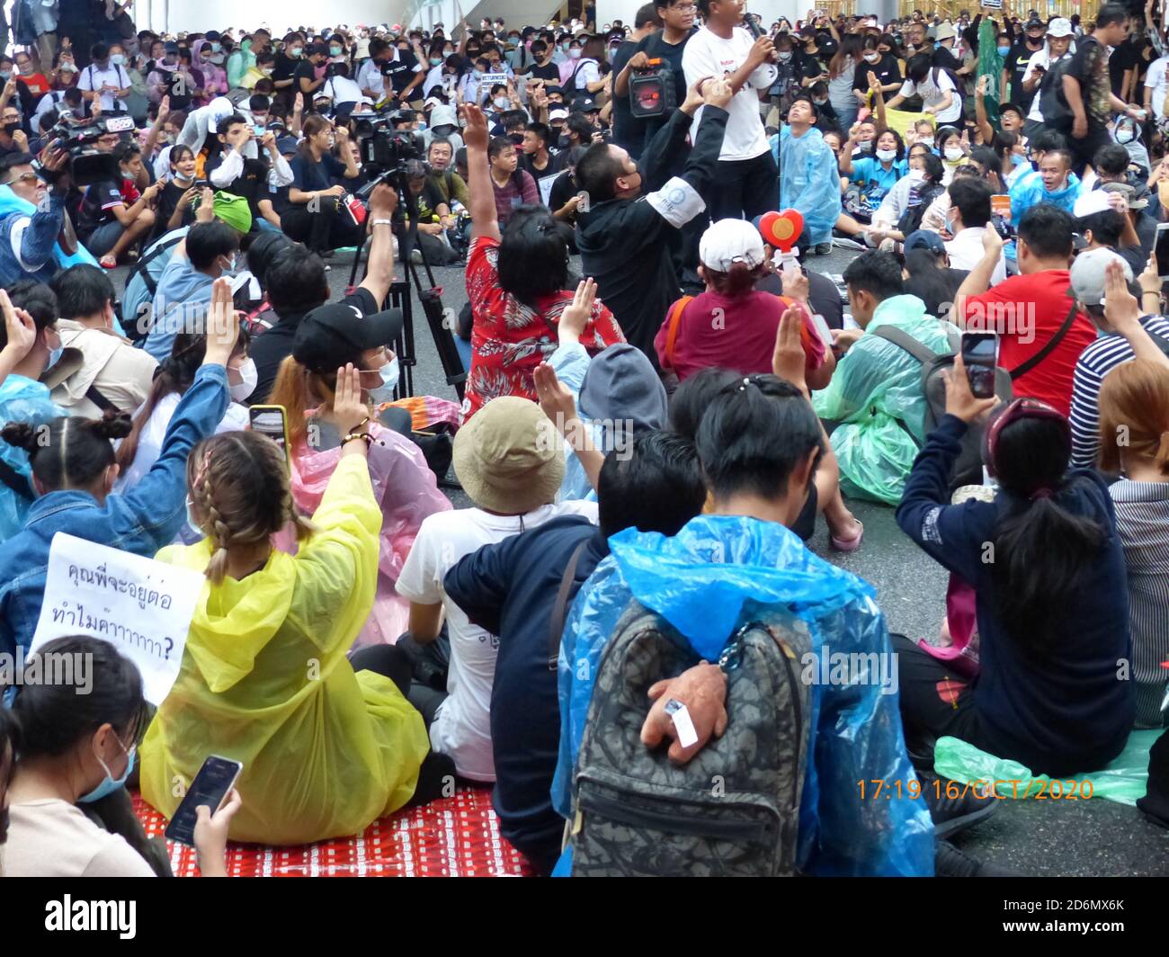 Regierungsfeindliche Demonstration junger Menschen am Kreuzungspunkt Pathumwan, Bangkok, Thailand am 16. Oktober 2020. Stockfoto Regierungsfeindliche Demonstration junger Menschen am Kreuzungspunkt Pathumwan, Bangkok, Thailand am 16. Oktober 2020. Stockfoto