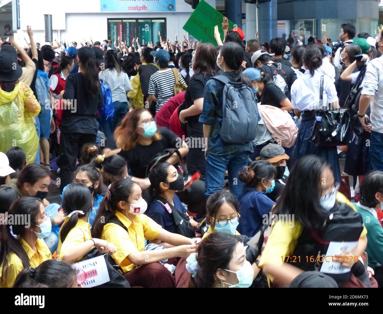 Regierungsfeindliche Demonstration junger Menschen am Kreuzungspunkt Pathumwan, Bangkok, Thailand am 16. Oktober 2020. Stockfoto Regierungsfeindliche Demonstration junger Menschen am Kreuzungspunkt Pathumwan, Bangkok, Thailand am 16. Oktober 2020. Stockfoto