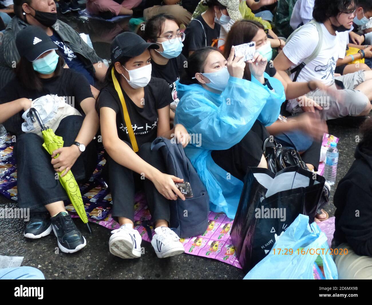 Regierungsfeindliche Demonstration junger Menschen am Kreuzungspunkt Pathumwan, Bangkok, Thailand am 16. Oktober 2020. Stockfoto Regierungsfeindliche Demonstration junger Menschen am Kreuzungspunkt Pathumwan, Bangkok, Thailand am 16. Oktober 2020. Stockfoto