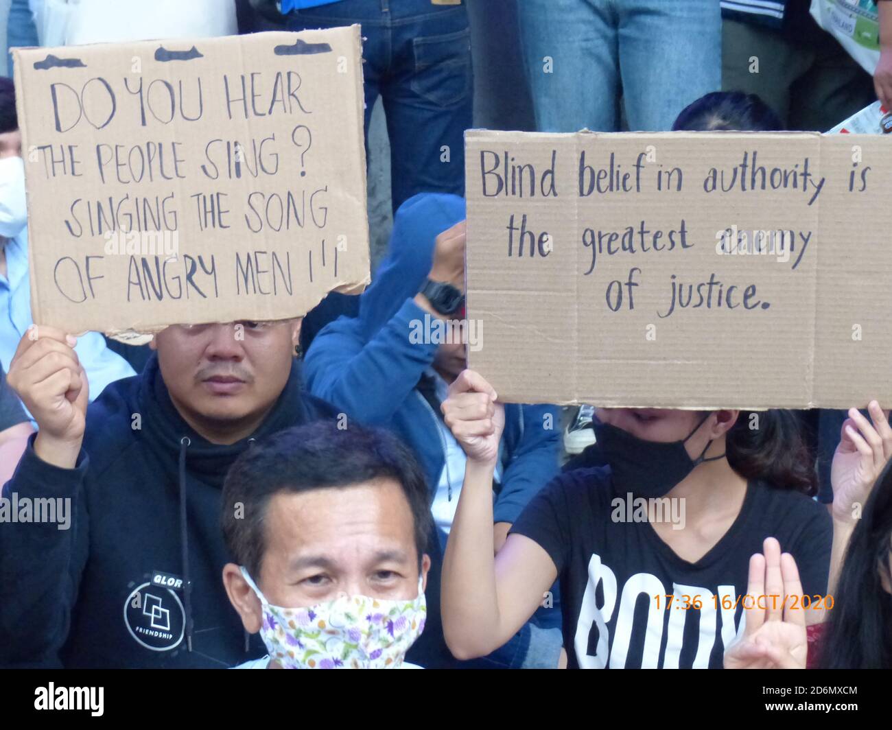 Regierungsfeindliche Demonstration junger Menschen am Kreuzungspunkt Pathumwan, Bangkok, Thailand am 16. Oktober 2020. Stockfoto Regierungsfeindliche Demonstration junger Menschen am Kreuzungspunkt Pathumwan, Bangkok, Thailand am 16. Oktober 2020. Stockfoto