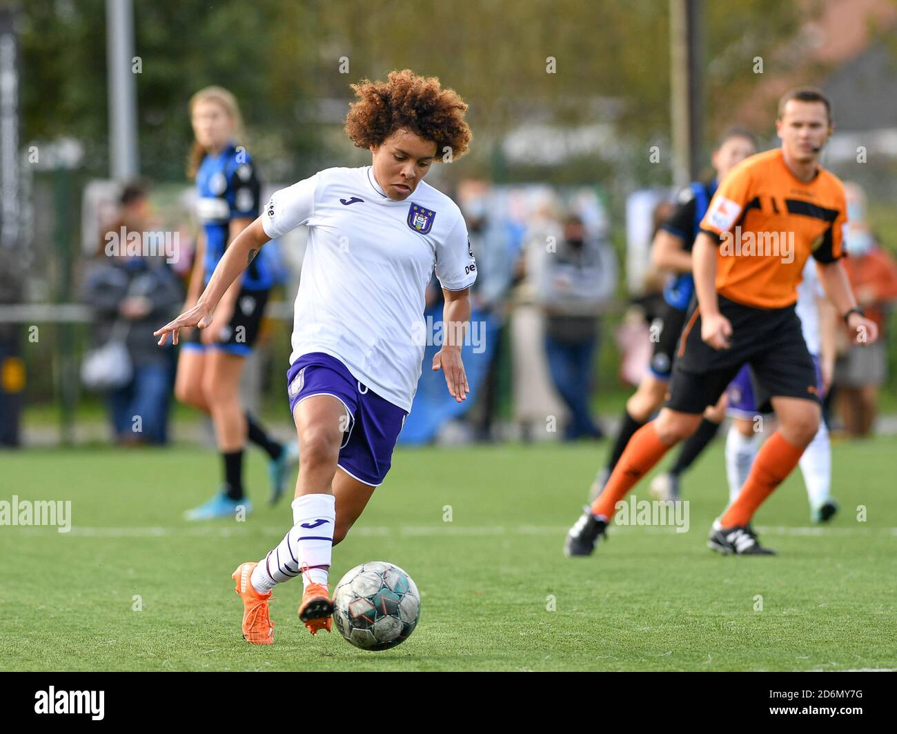 Sint Andries, Belgien. Oktober 2020. Kassandra Missipo (12 Anderlecht) während eines weiblichen Fußballspiels zwischen Club Brugge Dames YLA und RSC Anderlecht Ladies am fünften Spieltag der Saison 2020 - 2021 der belgischen Scooore Womens Super League, sonntag, 18. Oktober 2020 in Brügge, Belgien. FOTO SPORTPIX.BE - David CATRY David Catry - Sportpix.be - SPP Quelle: SPP Sport Press Foto. /Alamy Live Nachrichten Stockfoto