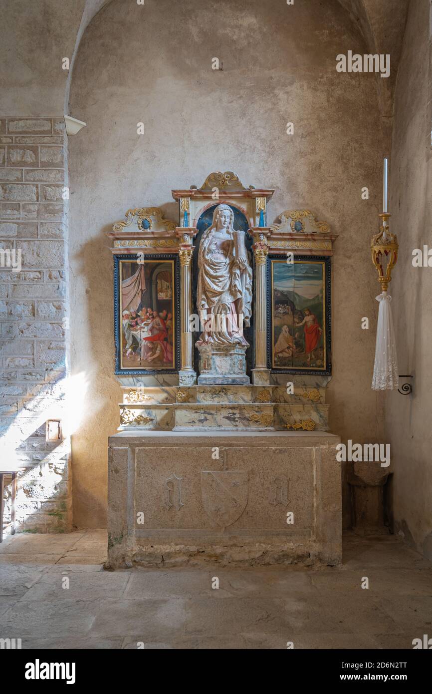 Baume-Les-Messieurs, Frankreich - 09 01 2020: Blick ins Kloster Baume Stockfoto