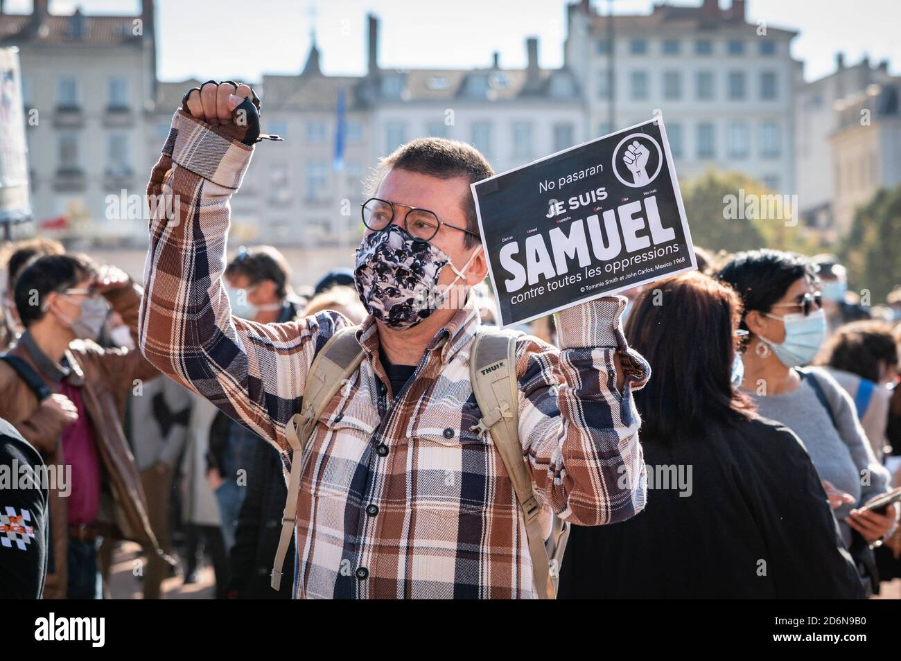 LYON, FRANKREICH - 18. OKTOBER 2020 : Anti-Terror-Protest nach 3 Tagen islamische Terroranschläge : Professor Samuel Paty wurde vor seinem c enthauptet Stockfoto