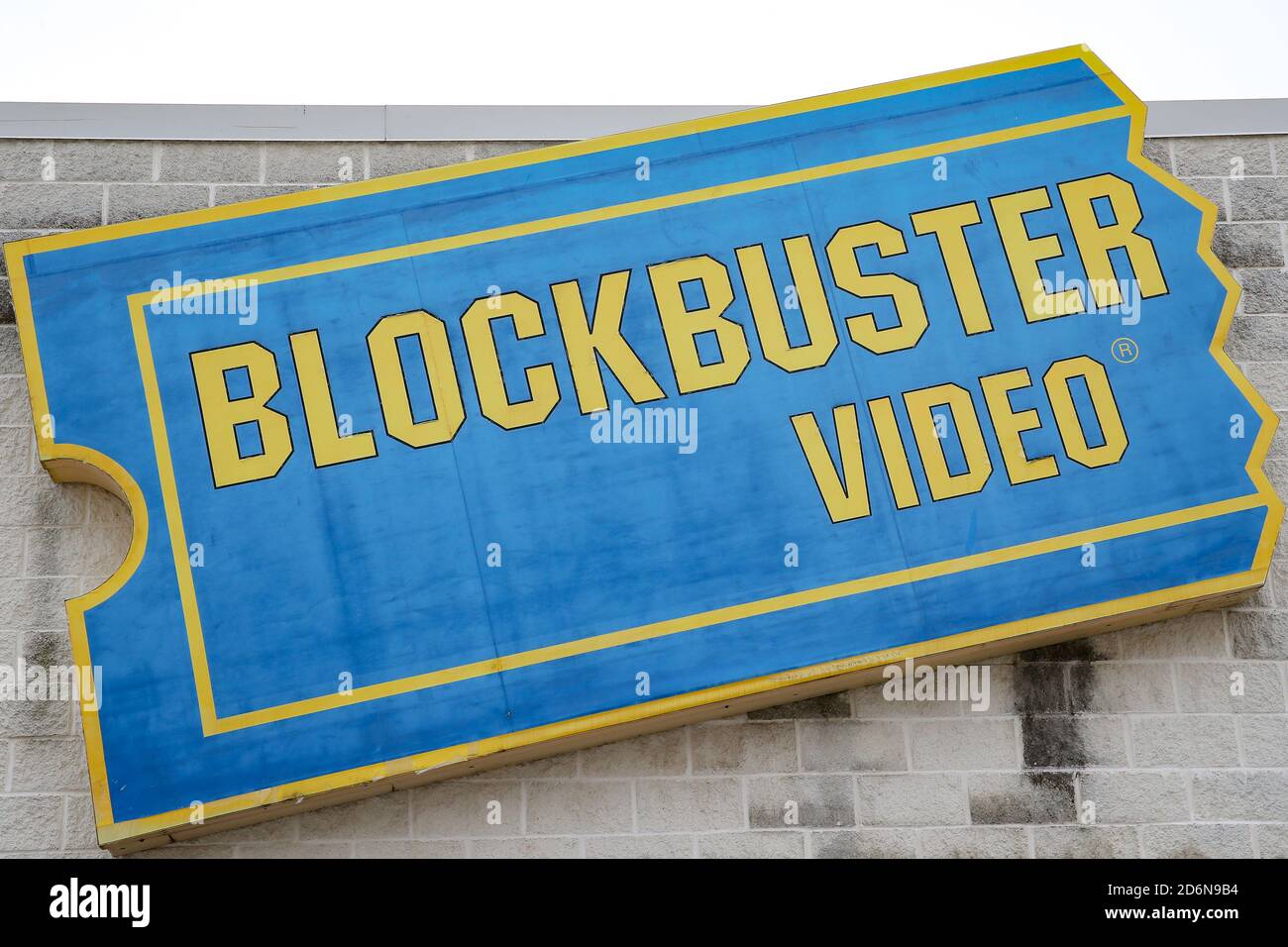 17. Oktober 2020 - der stillgelegt Blockbuster Videos 959 10th St W in Owen Sound Ontario (Georgian Bluffs) hat eine Petition von Andrew Stuart gestartet, um es in eine Heritage Site zu verwandeln. Stockfoto