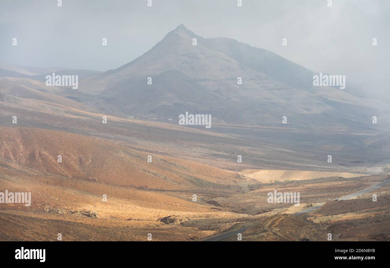 Berglandschaftsansicht vom Astronomischen Aussichtspunkt Sicasumbre (Mirador Astronomico De Sica Sumbre). Fuerteventura: Kanarische Inseln. Spanien. Stockfoto