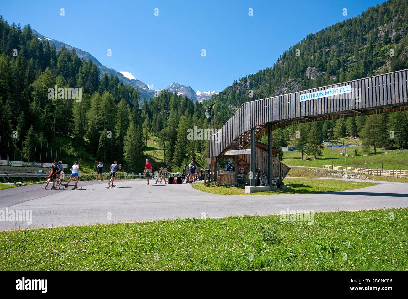 Sommertraining im Martell Biathlon Center, Martelltal, Bozen, Trentino-Südtirol, Italien Stockfoto