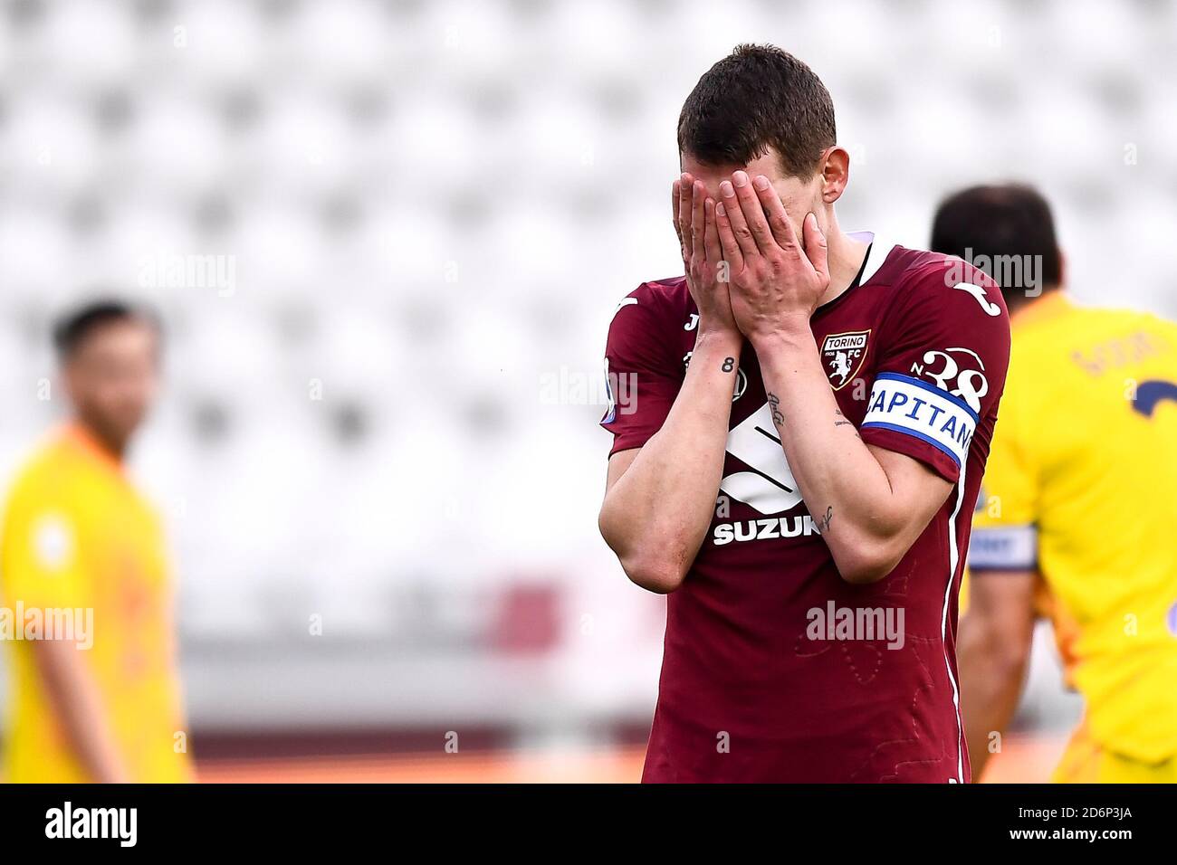 Turin, Italien - 18. Oktober, 2020: Andrea Belotti von Turin FC sieht während der Serie A Fußballspiel zwischen Turin FC und Cagliari Calcio niedergeschlagen. Cagliari Calcio gewann 3-2 gegen den FC Turin. Kredit: Nicolò Campo/Alamy Live Nachrichten Stockfoto