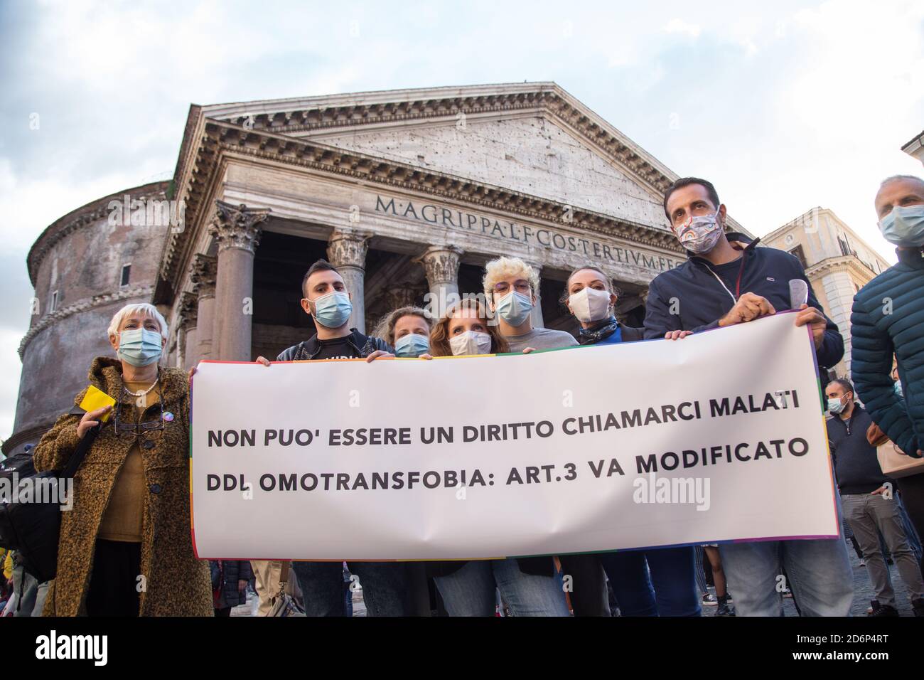 Rom, Italien. Oktober 2020. Demonstration vor dem Pantheon in Rom zur Unterstützung des Dekrets gegen Homotransphobie (Foto: Matteo Nardone/Pacific Press/Sipa USA) Quelle: SIPA USA/Alamy Live News Stockfoto