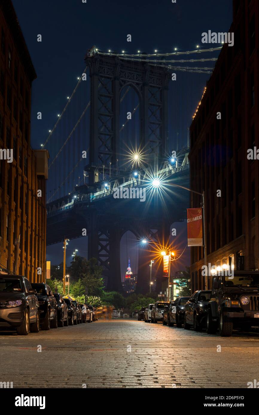 Washington Street. Klassischer Blick auf den Brooklyn-Side Tower der Manhattan Bridge. Brooklyn, New York City, USA Stockfoto