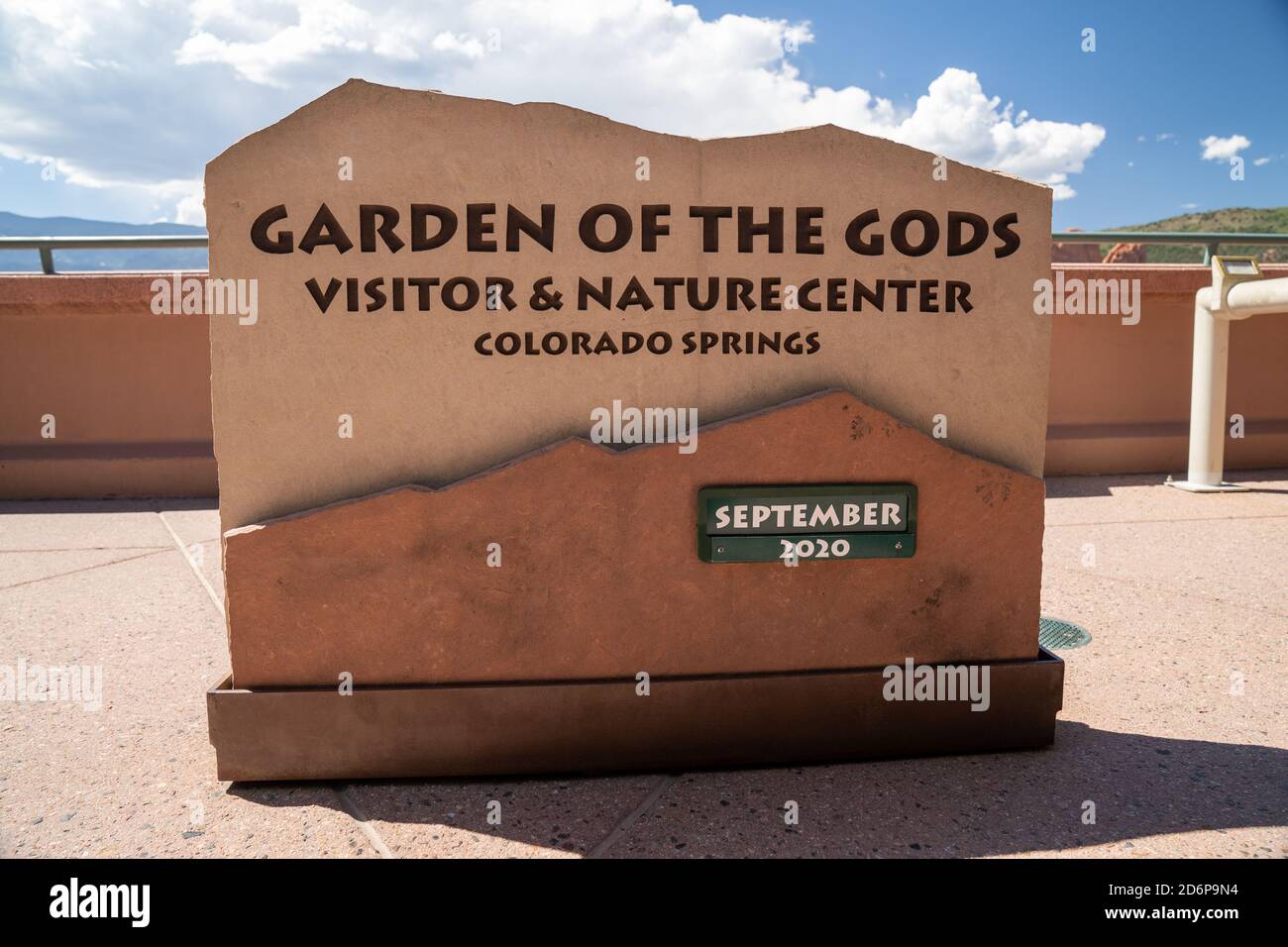 Colorado Springs, Colorado - 14. September 2020: Zeichen für Garden of the Gods vistor Center, eine Landschaft von schönen roten Felsformationen Stockfoto