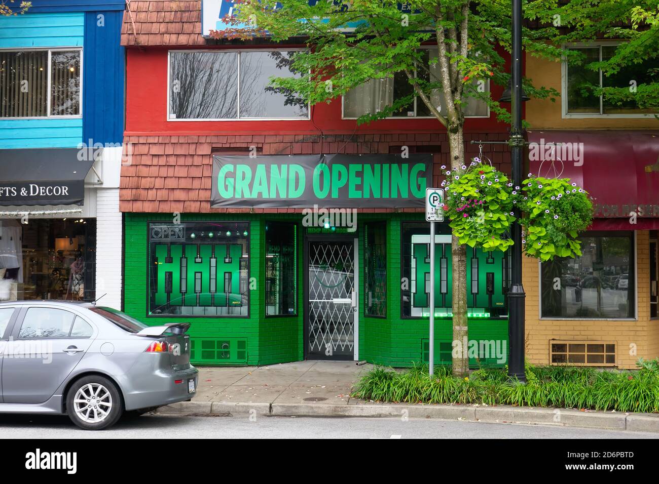 Farbenfroher Shop von Hanf Hanf Hooray Topf Dispensary große Eröffnung. Maple Ridge, British Columbia, Kanada Stockfoto