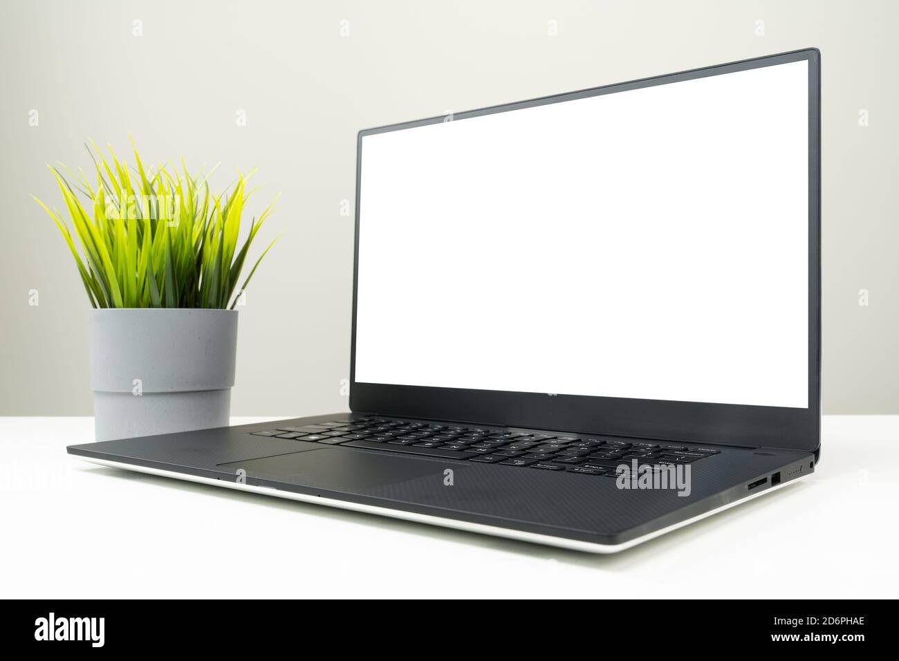 Laptop mit leerer Bildschirm Stockfoto