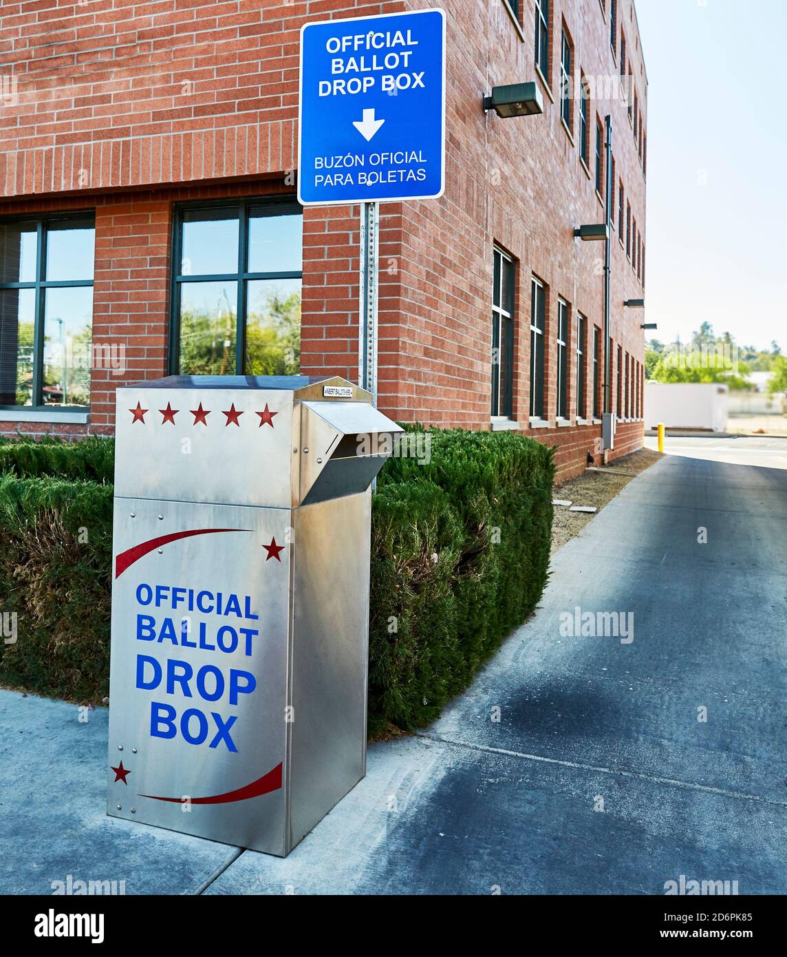 Offizielle Drive-Thru-Abgabebox für Stimmzettel Stockfoto