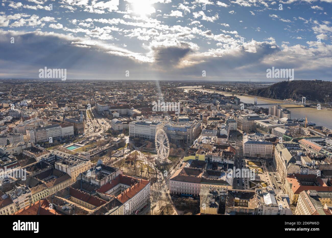 Luftdrohnenaufnahme des Budapester Stadtplatzes im Winter Morgen Stockfoto