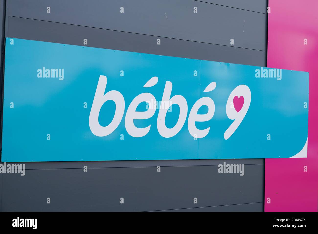 Bebe Logo Stockfotos Und Bilder Kaufen Alamy