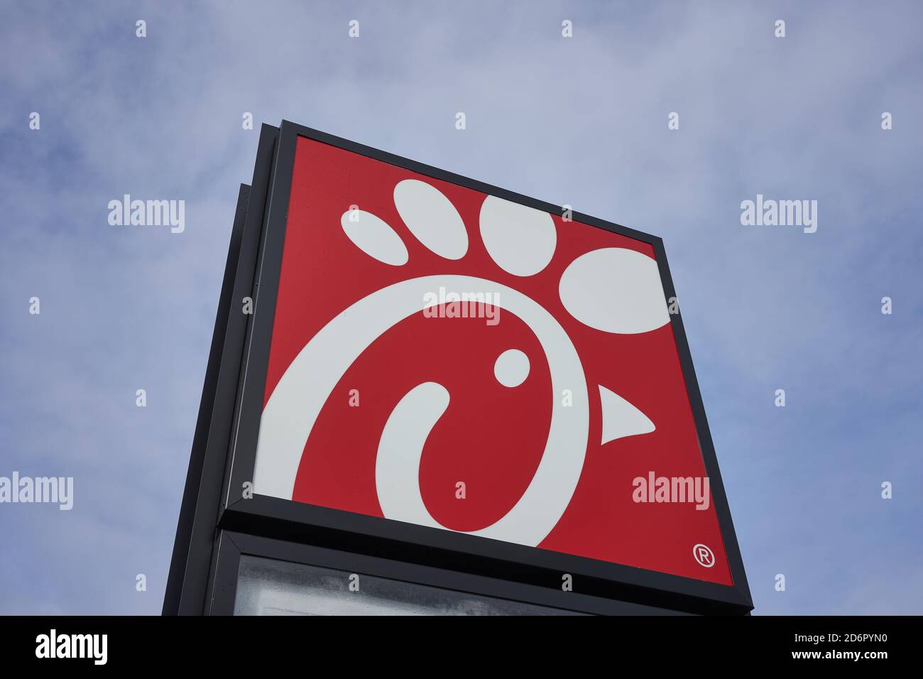 Das Unternehmen unterzeichnet vor einem Chick-fil-A-Restaurant in Beaverton, Oregon. Chick-fil-A ist eine der größten amerikanischen Fast-Food-Restaurantketten. Stockfoto