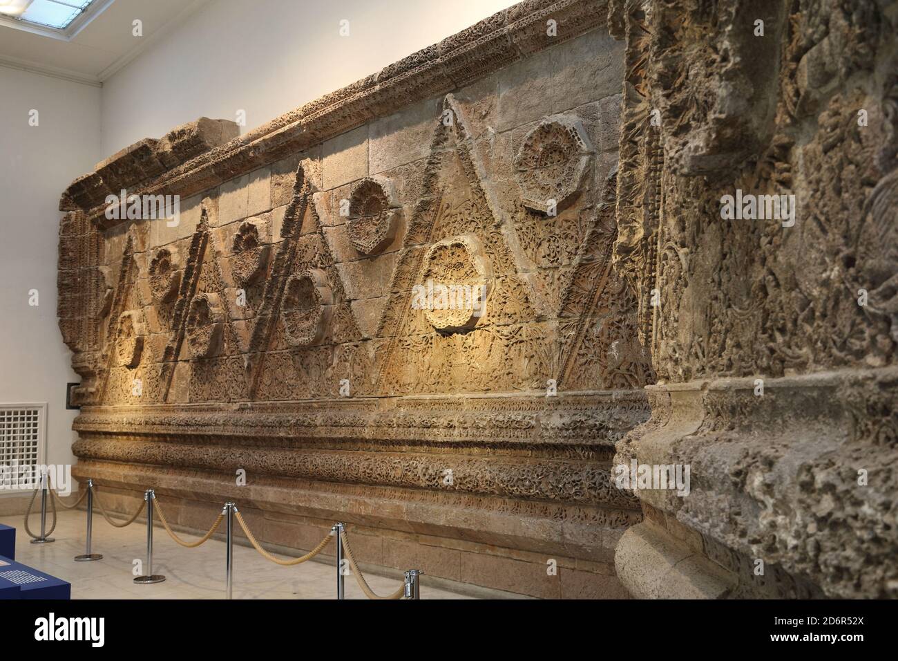 Die Mshatta Fassade im Pergamonmuseum in Berlin Stockfoto