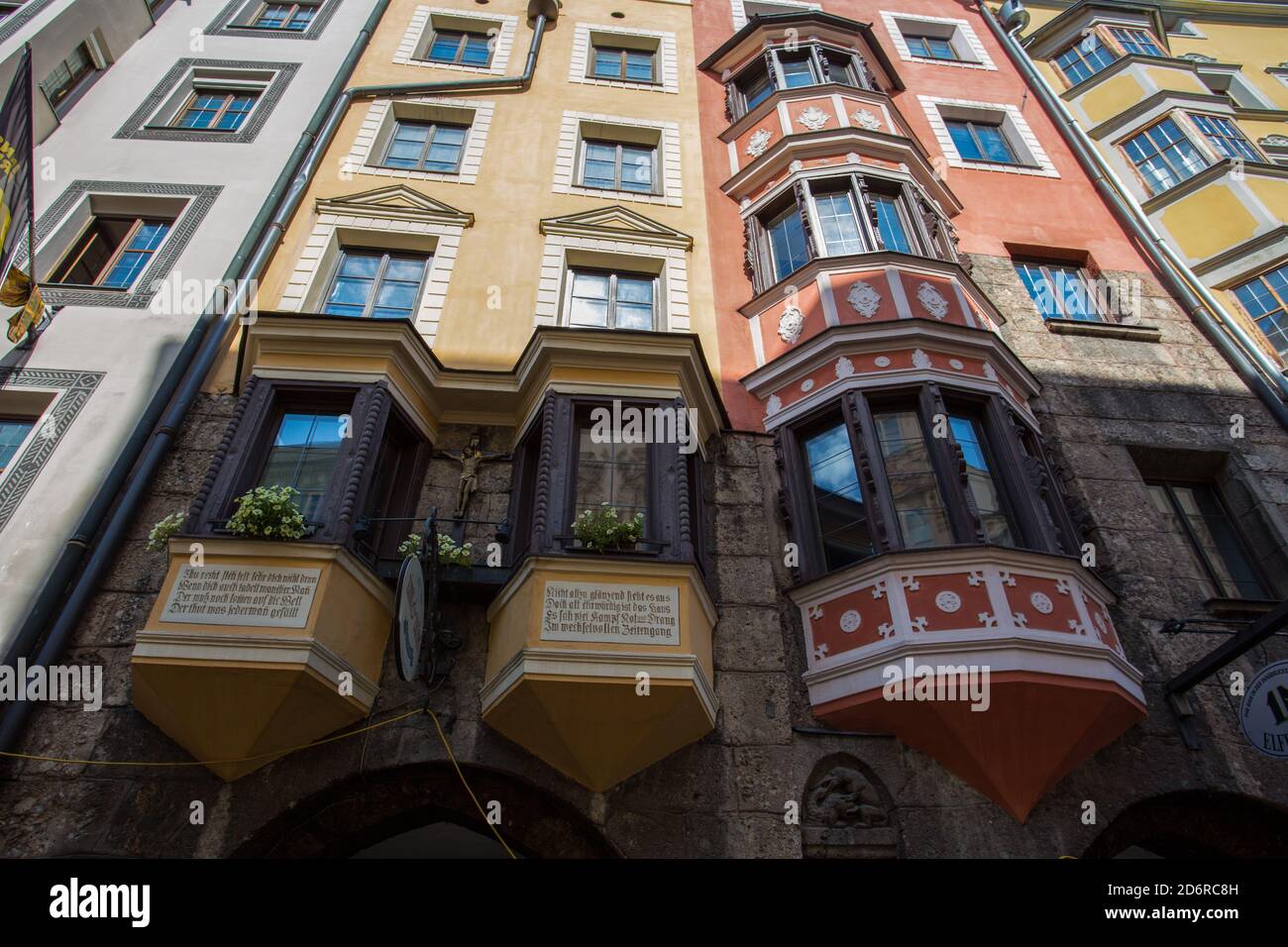 Typische und malerische Gebäude der Stadt Innsbruck, Tirol, Österreich. Stockfoto