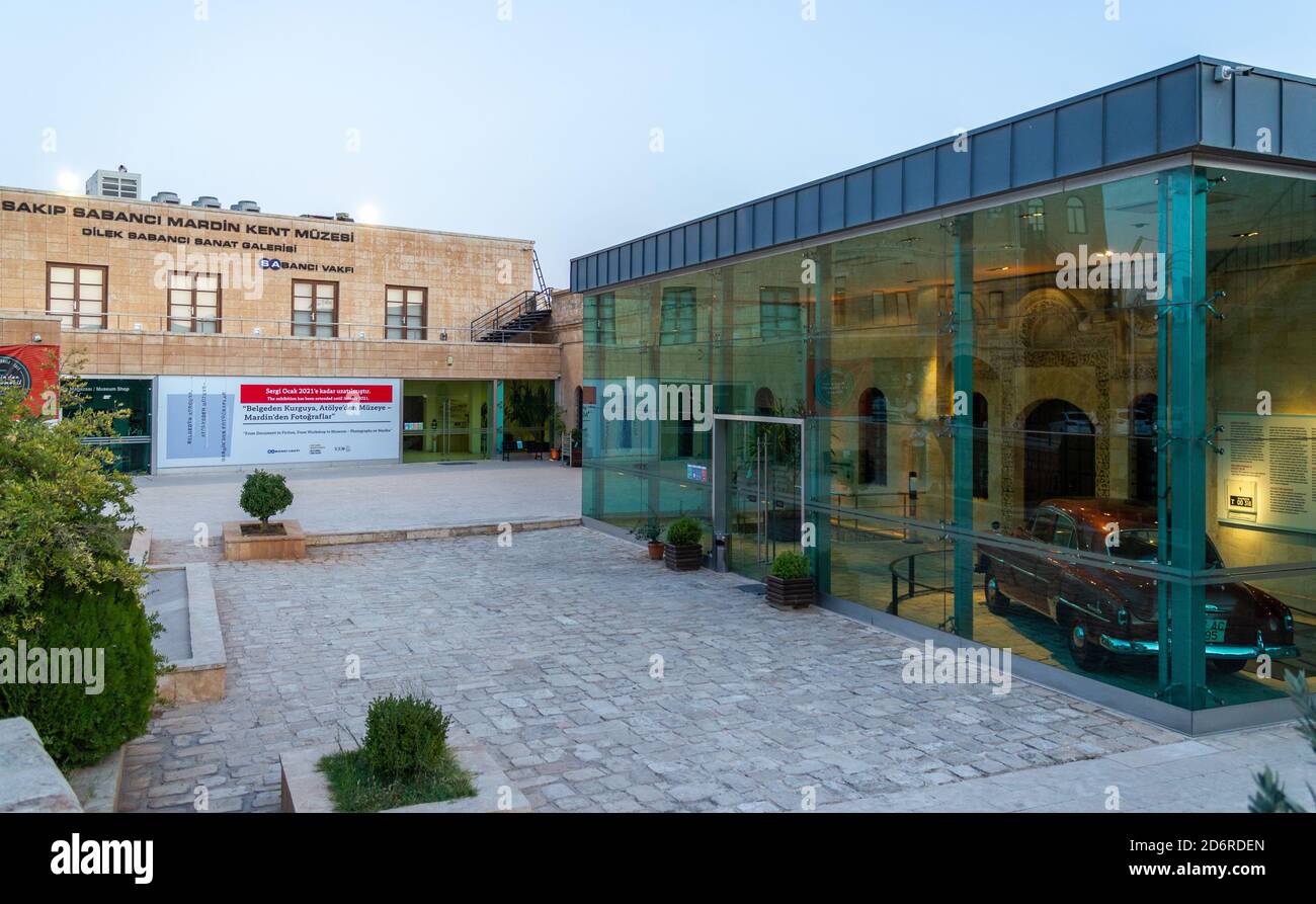 Mardin / Türkei - Oktober 10 2020: Sakip Sabanci Mardin Stadtmuseum Außenansicht Stockfoto
