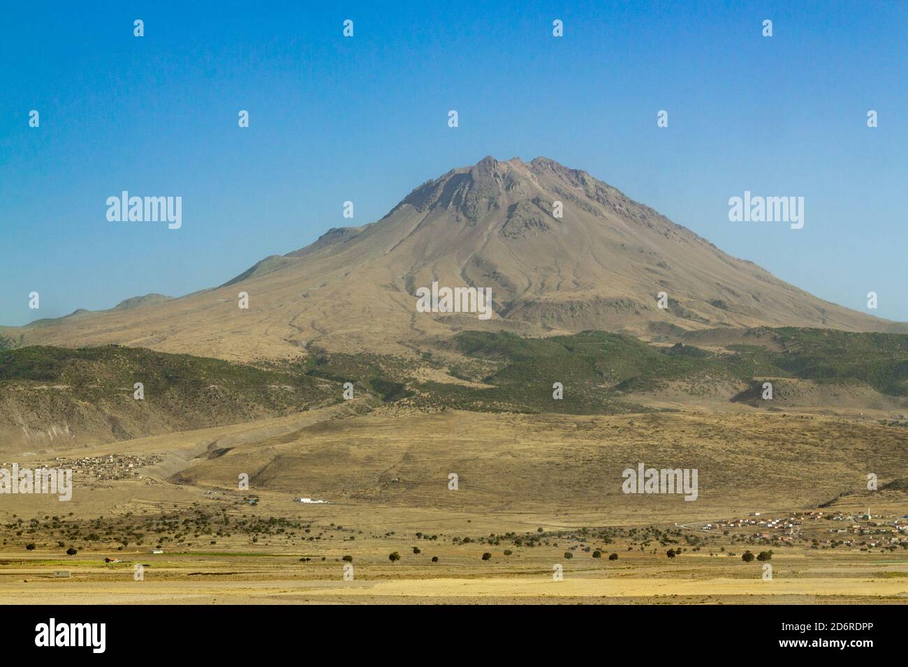 Hasan Dagi Mountain sonnige Sommer Tagesansicht. Aksaray, Türkei Stockfoto