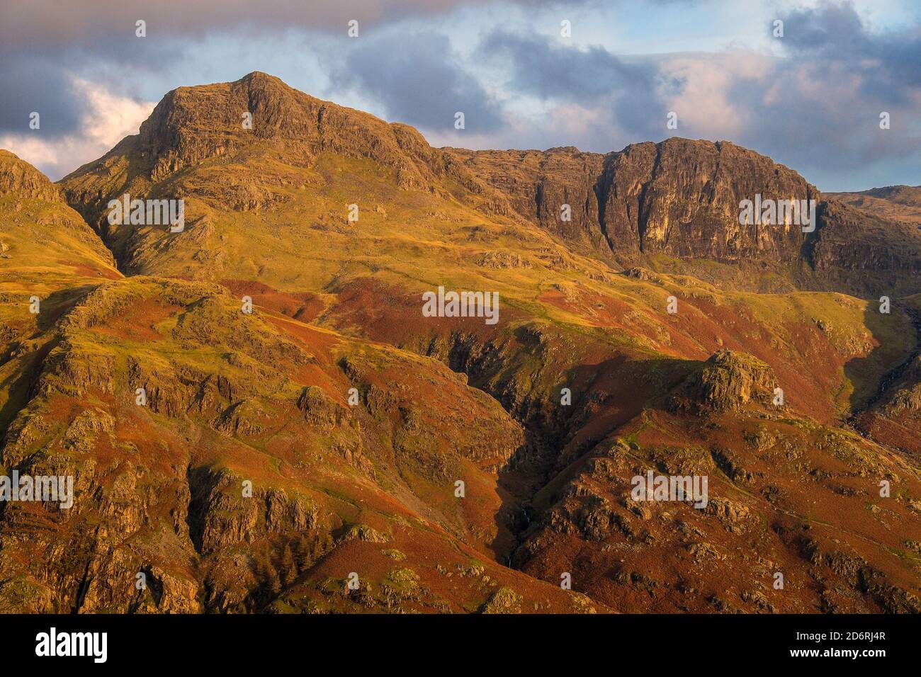 Die Langdale Pikes, einige der bekanntesten Berge Großbritanniens. Lake District National Park Stockfoto