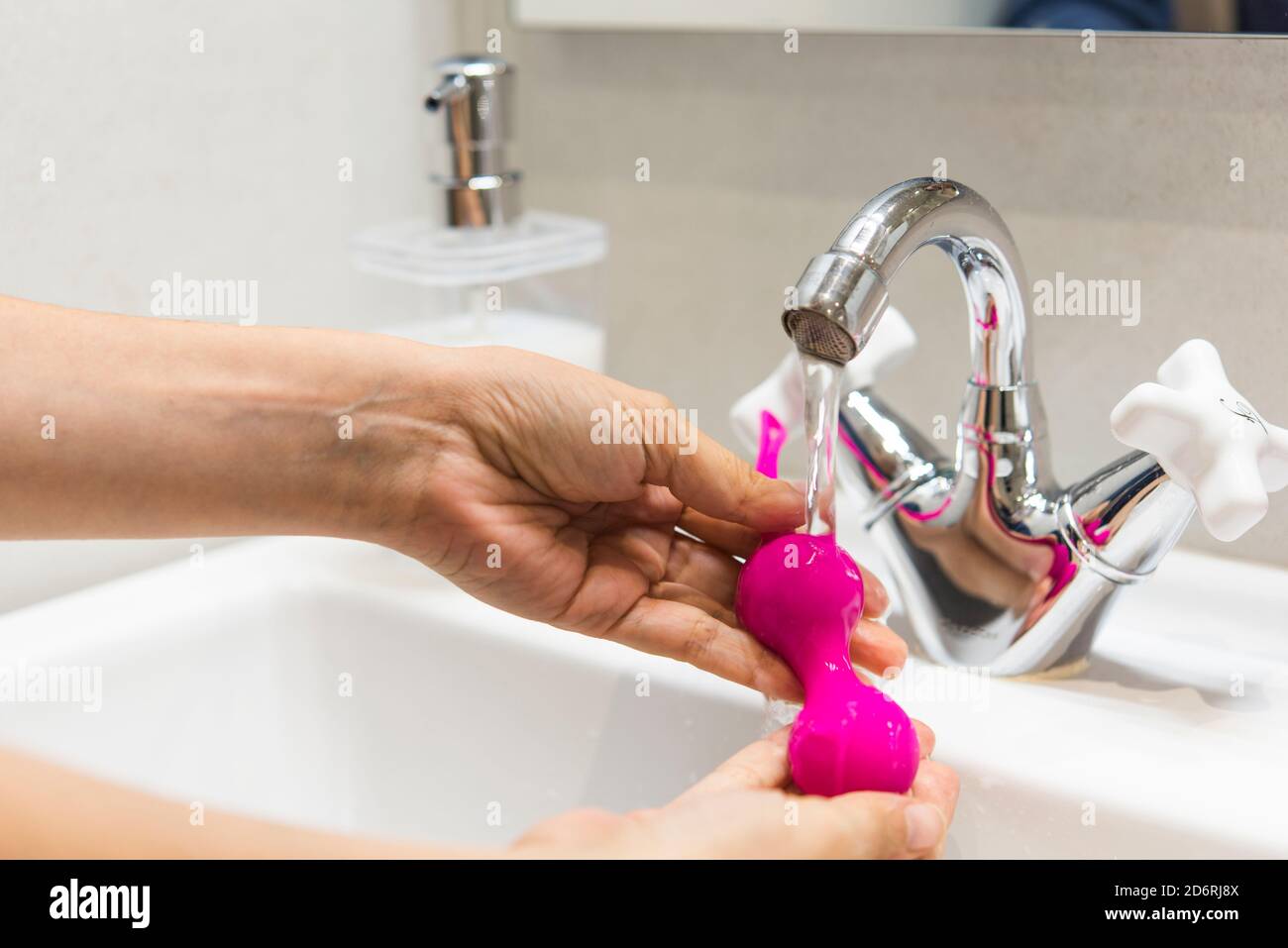 Bälle Ben Wa, Ball der Geisha mit Wasser Stockfoto