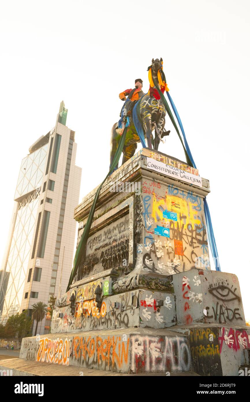 Santiago, Chile - 01. März. 2020: Die Zerstörung der Zone Zero, dem Gebiet der Innenstadt, in dem täglich Protest, Aufmärsche und Konfrontation mit der Polizei h Stockfoto