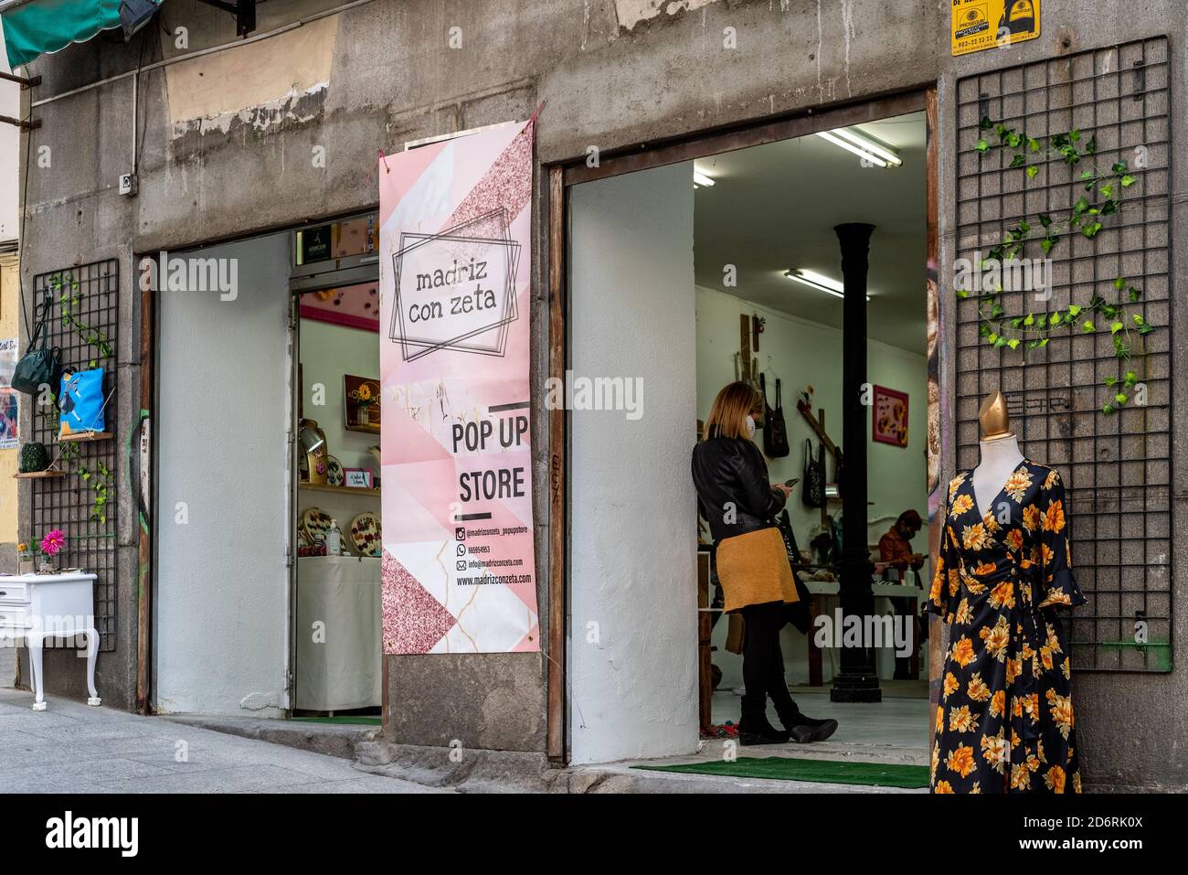 Madrid, Spanien - 20. Oktober 2020: Pop-up-Store im Lavapies-Viertel Stockfoto