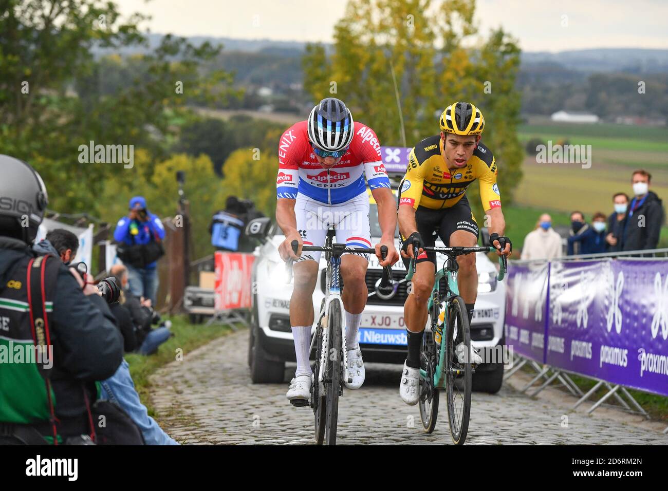 OUDENAARDE, 18-10-2020, Radfahren, Ronde van Vlaanderen, Mathieu van der Poel wint de ronde van vlaanderen voor wout van aert Stockfoto