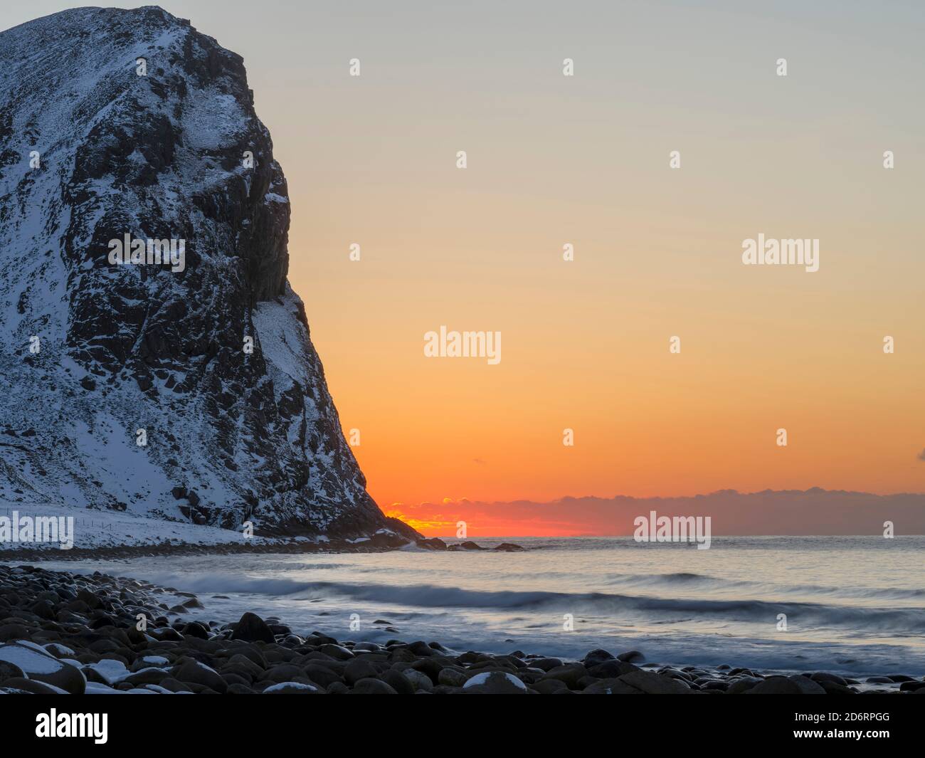 Unstad Strand, Insel Vestvagoy. Die Lofoten in Nordnorwegen im Winter. Europa, Skandinavien, Norwegen, Februar Stockfoto