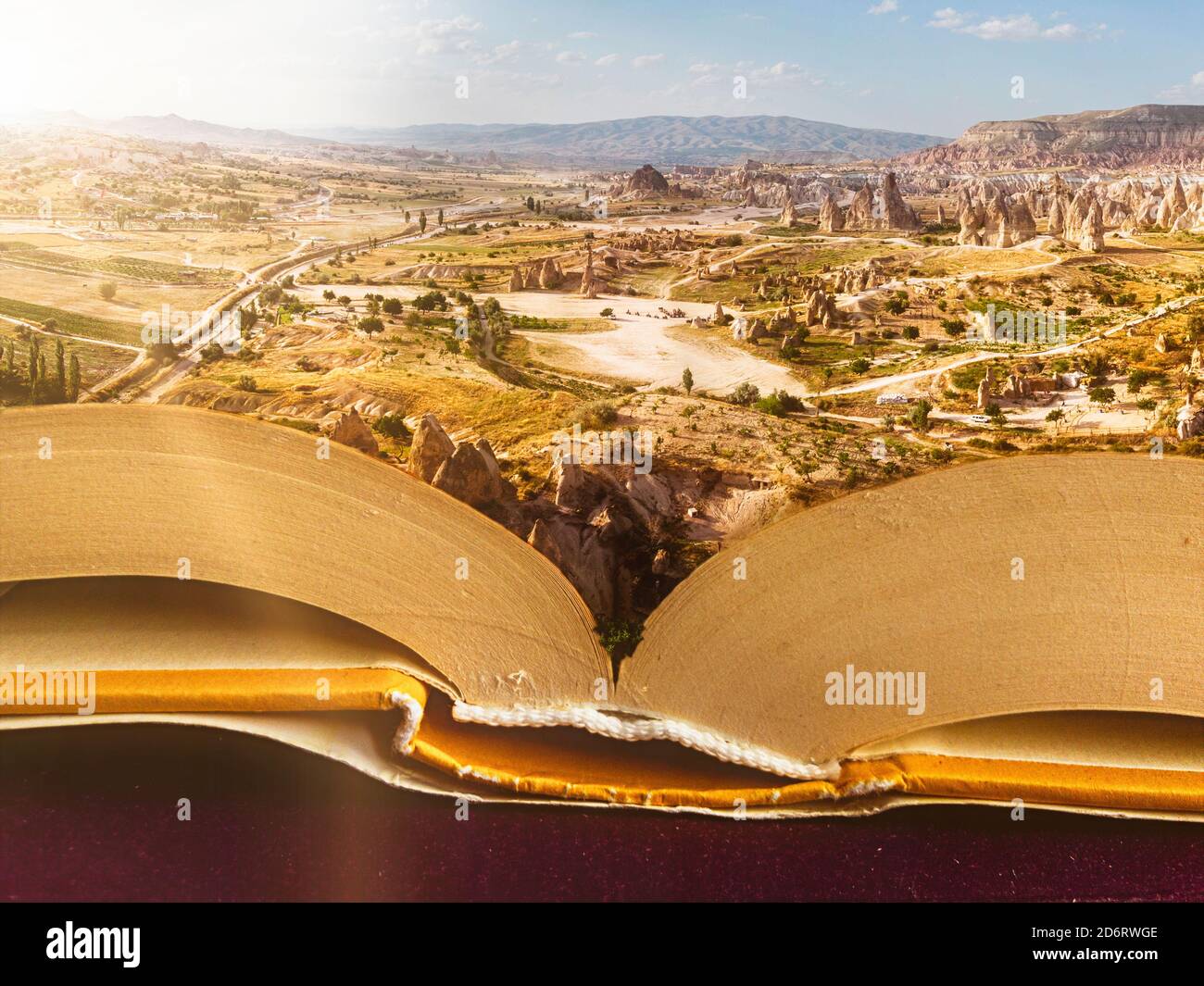 Reisen und Urlaub buchen, die Welt erkunden. Ein Buch für Reisen, Reiseführer. Kappadokien, Goreme, Zentralanatolien. Türkei. Göreme, Felsformationen Stockfoto
