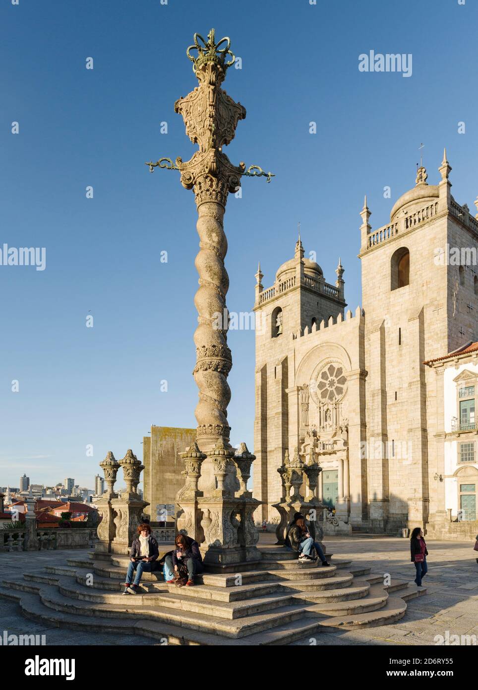 Die Kathedrale von Terreiro da SE. Stadt Porto (Porto) in Rio Douro im Norden Portugals. Die Altstadt ist zum UNESCO-Weltkulturerbe erklärt. Europa, Stockfoto
