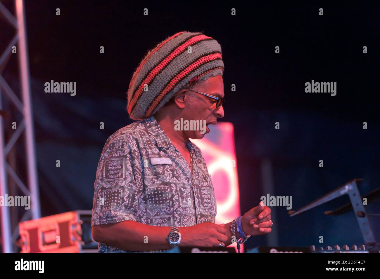 Don Letts’ Auftritt eines DJ-Sets, auf Bühne 3, während des OnBlackheath Music Festival 2016. Stockfoto