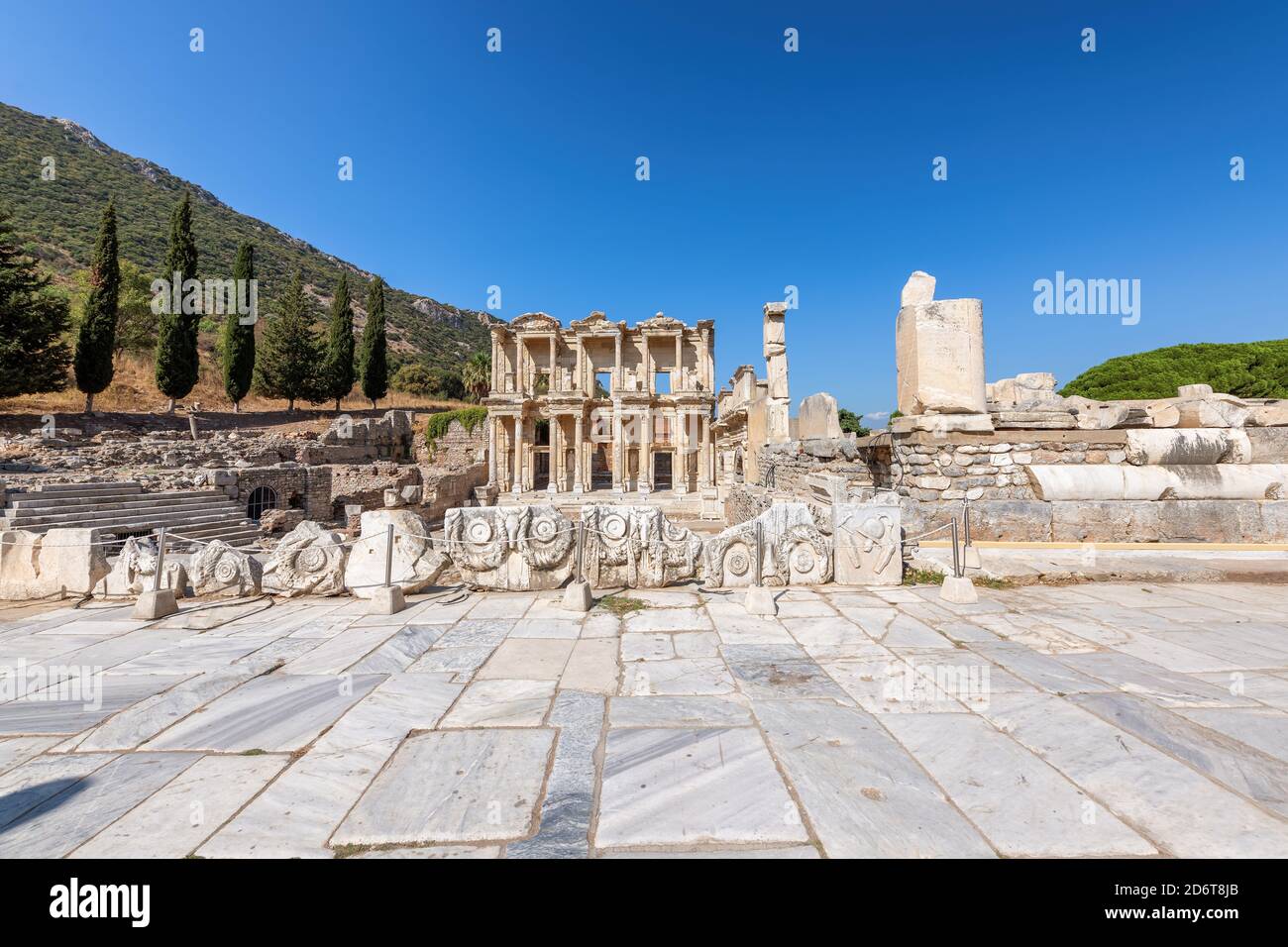 Ruinen von Celsius Bibliothek in der antiken Stadt Ephesus Stockfoto