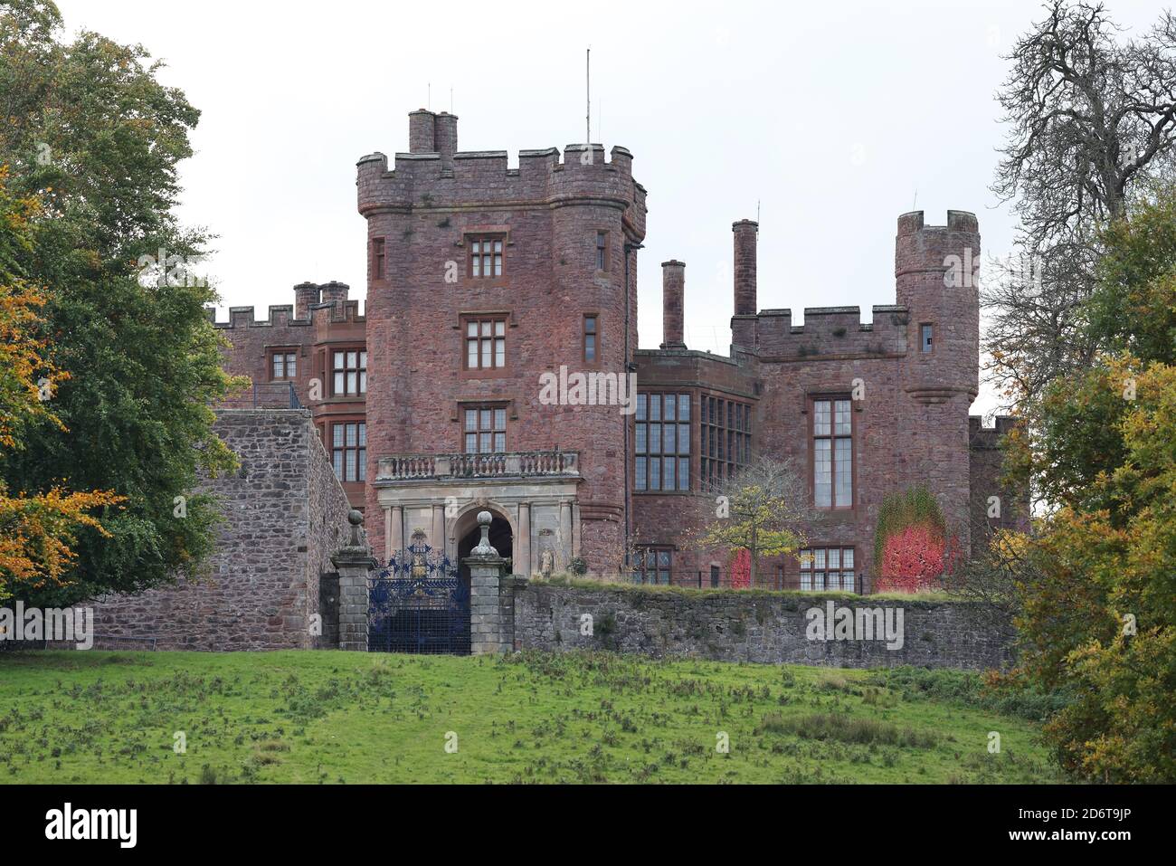 North East Gate of Powis Castle, Welshpool, Powys, großbritannien Stockfoto