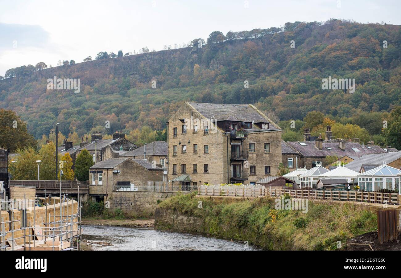 Der River Calder verläuft durch Mytholmroyd , Calderdale, West