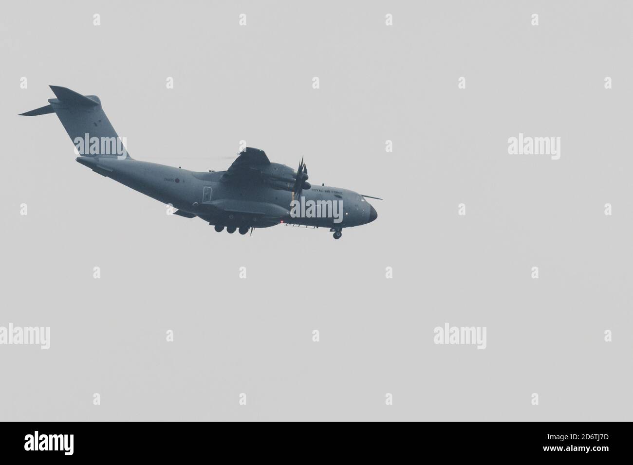 19. Oktober 2020: Großbritannien Yorkshire: Militärflugzeuge, ein Airbus A400M mit Antrieb, ZM405, RAF-Flugzeug, fliegen mehrere Tiefschaltungen um Otley und Burley-in-Wharfedale, nachdem sie heute Morgen von RAF Brize Norton abgeflogen sind. West Yorkshire. Rebecca Cole/Alamy News (c) Flugweg: https://www.flightradar24.com/data/aircraft/zm405#25d02e5f Stockfoto