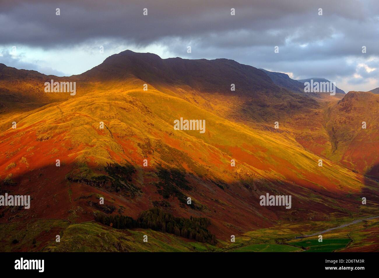 Bowfell und Oxendale von Side Pike. Lake District National Park Stockfoto